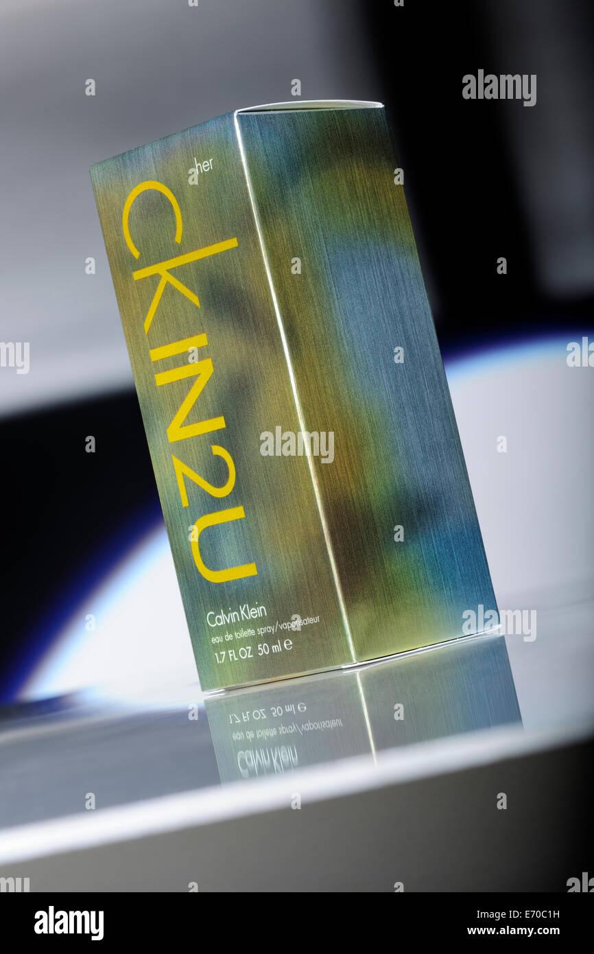 Calvin Klein, Parfum, Flasche, Ck, in2u, Duft, Geist, Geruch, Produkt, Parfüm, Herren Parfüm Flasche Parfum hochwertige exp Stockfoto
