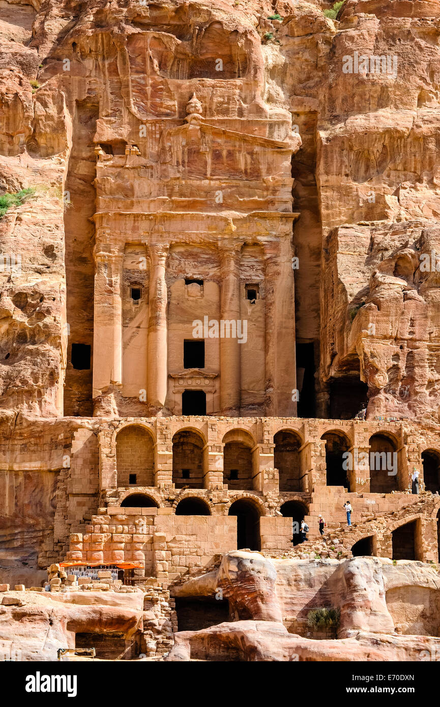 Petra ist Jordaniens meistbesuchte Touristenattraktion. Fels gehauenen Grab. Stockfoto