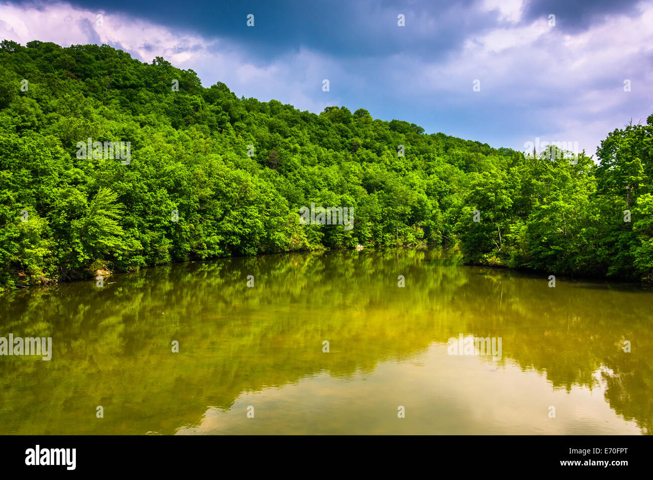 Clearing-Gewitterwolken über Prettyboy Reservoir in Baltimore, Maryland. Stockfoto