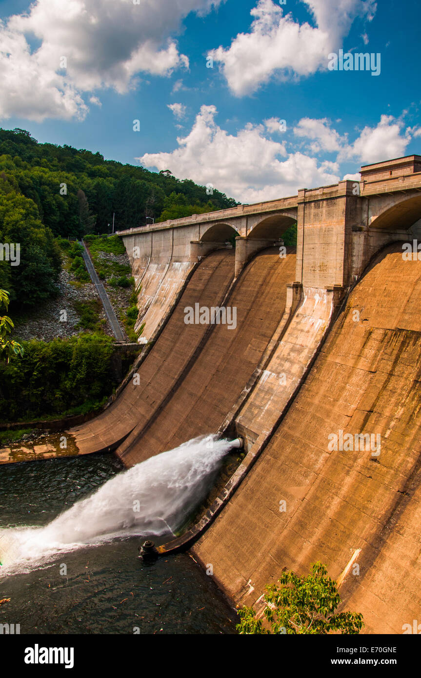 Blick auf Prettyboy Damm und Fluss Schießpulver in Baltimore County, Maryland. Stockfoto