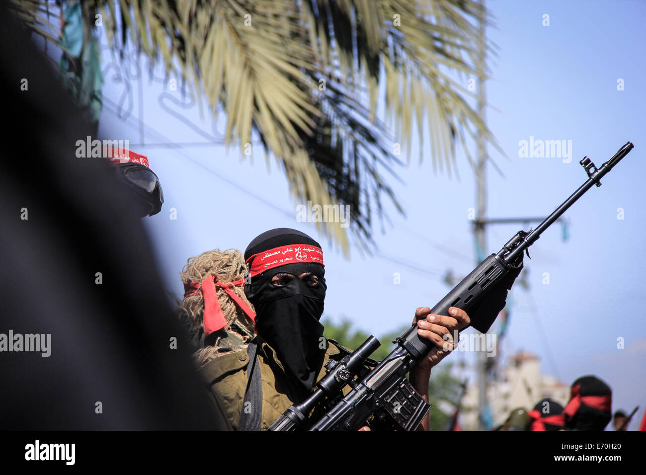 Gaza. 2. Sep, 2014. Stehen Sie überdachte militante von der Volksfront