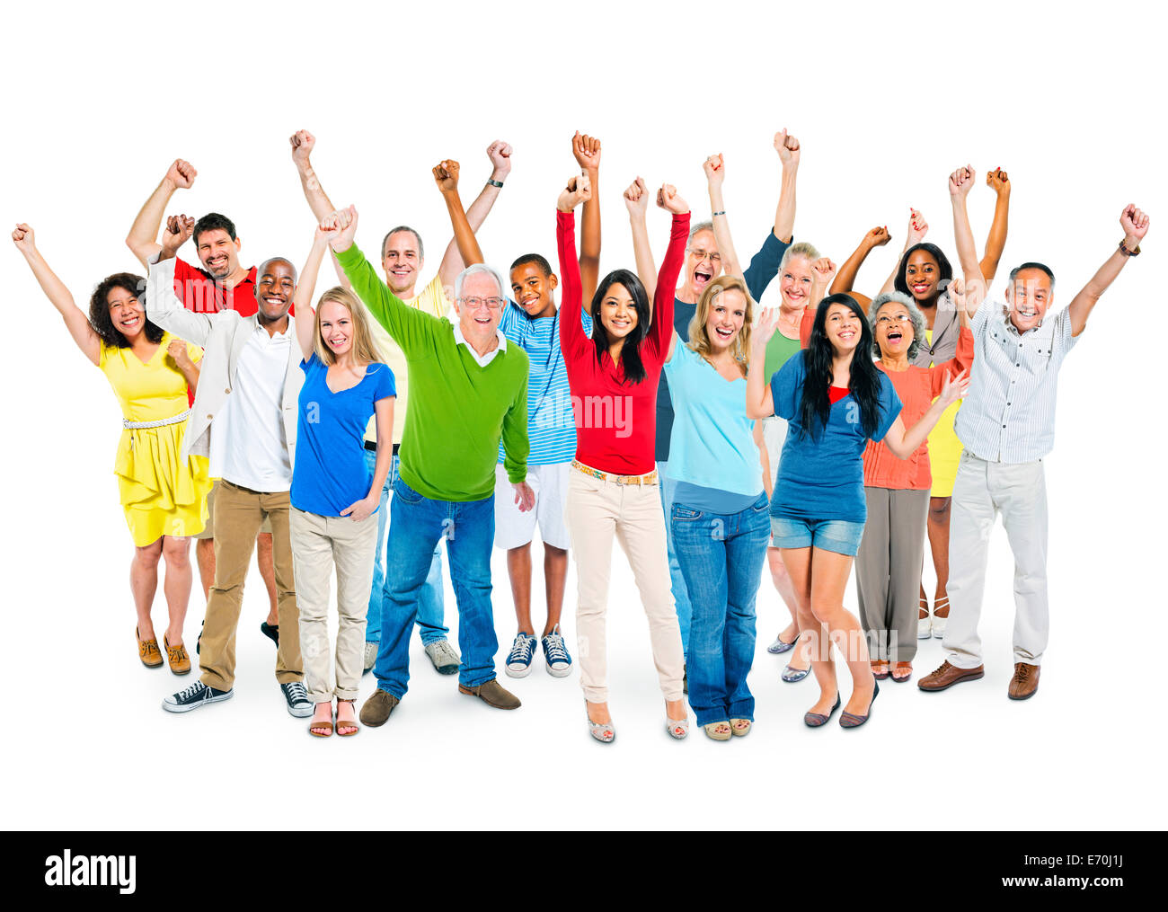 Fröhliche multi-ethnischen Gruppe von Menschen mit ihren Armen angehoben Anzeige fest. Stockfoto