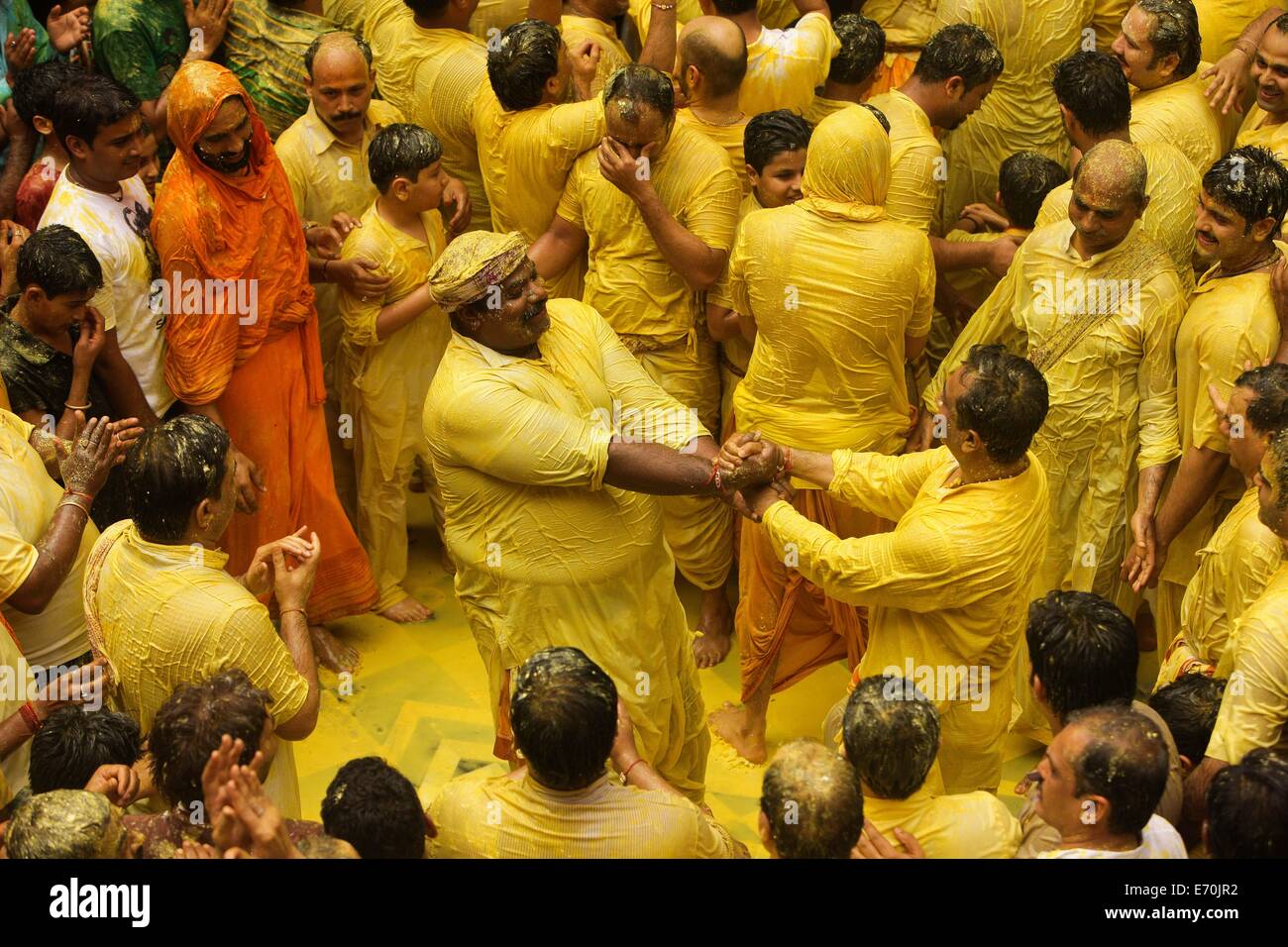 Vrindavan, Uttar Pradesh, Indien. 2. Sep, 2014. Hindu-Anhänger feiern die Radha Ashtami in einem Tempel in Vrindavan, Uttar Pradesh in Indien, 2. September 2014. Radha Ashtami in der hinduistischen Mythologie gilt der Tag als Radha, Soulmate von Lord Krishna geboren wurde. Bildnachweis: Zheng Huansong/Xinhua/Alamy Live-Nachrichten Stockfoto