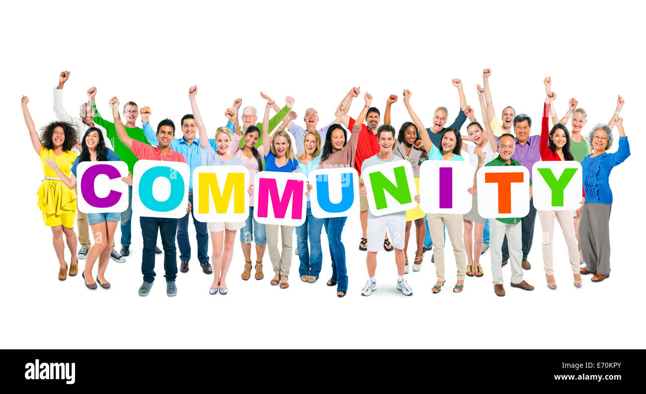 Gruppe von multi-ethnischen Geschäftsleute Erziehung ihrer Hände und halten Plakate, die Gemeinschaft bilden Stockfoto