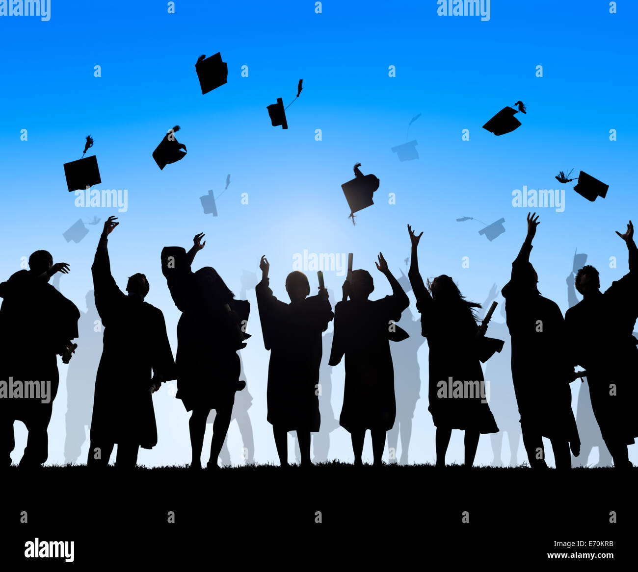 Diverse internationale Studentengruppe feiert Abschluss Stockfoto