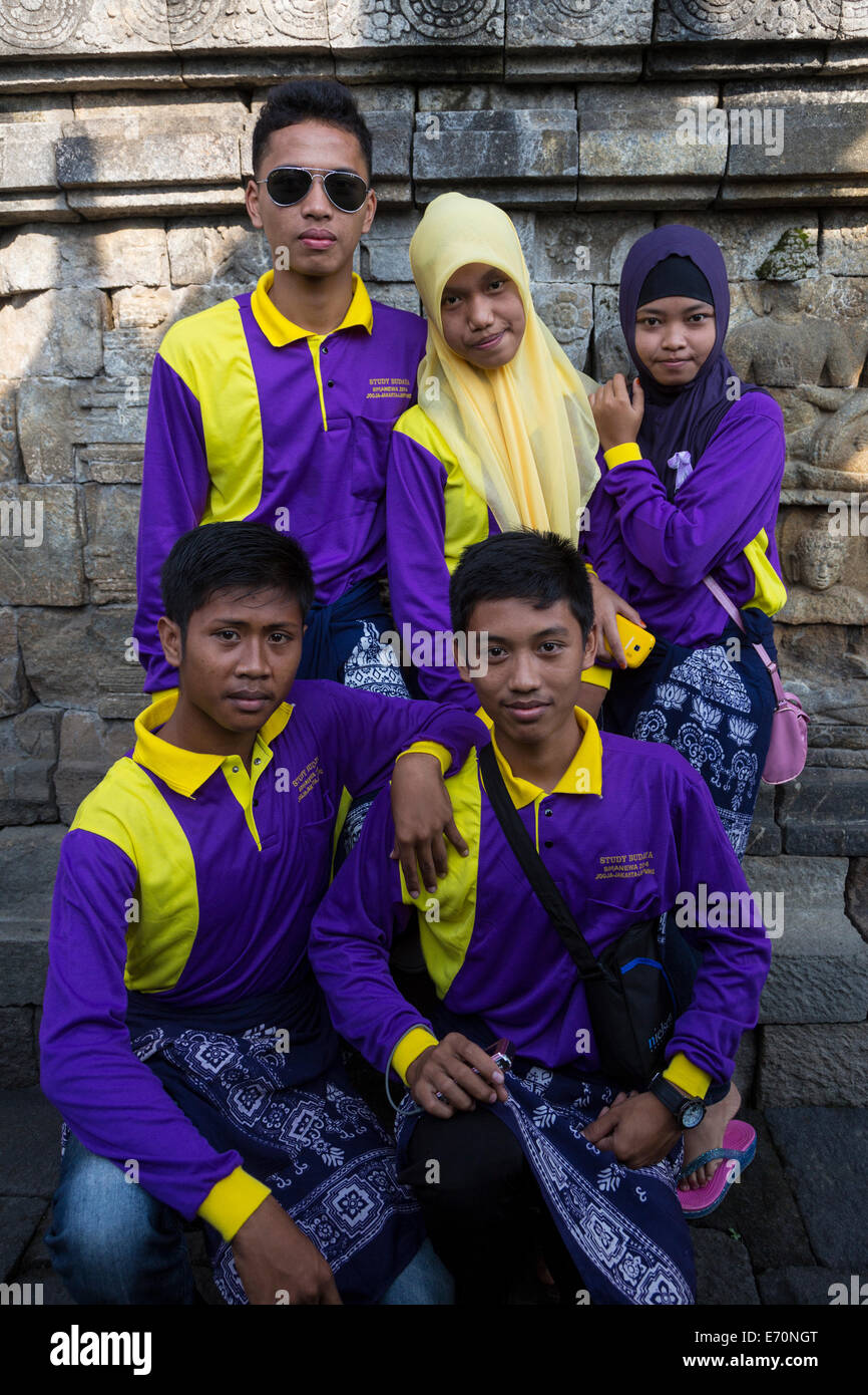 Borobudur, Java, Indonesien.  Indonesische Studenten von Lampung, Besuch des Tempels. Stockfoto