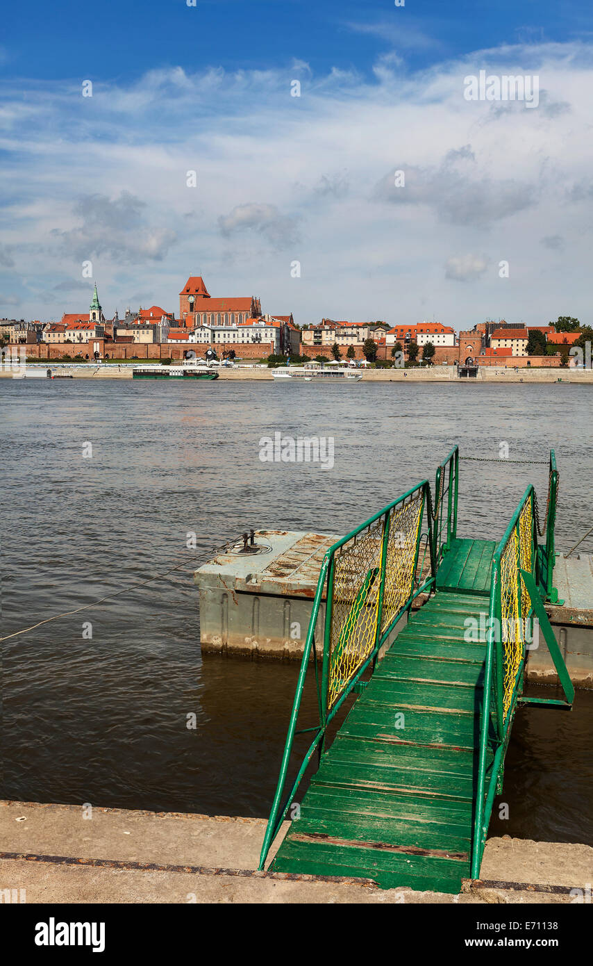 Pier am Ufer Vistula Flusses in Torun, Polen. Stockfoto