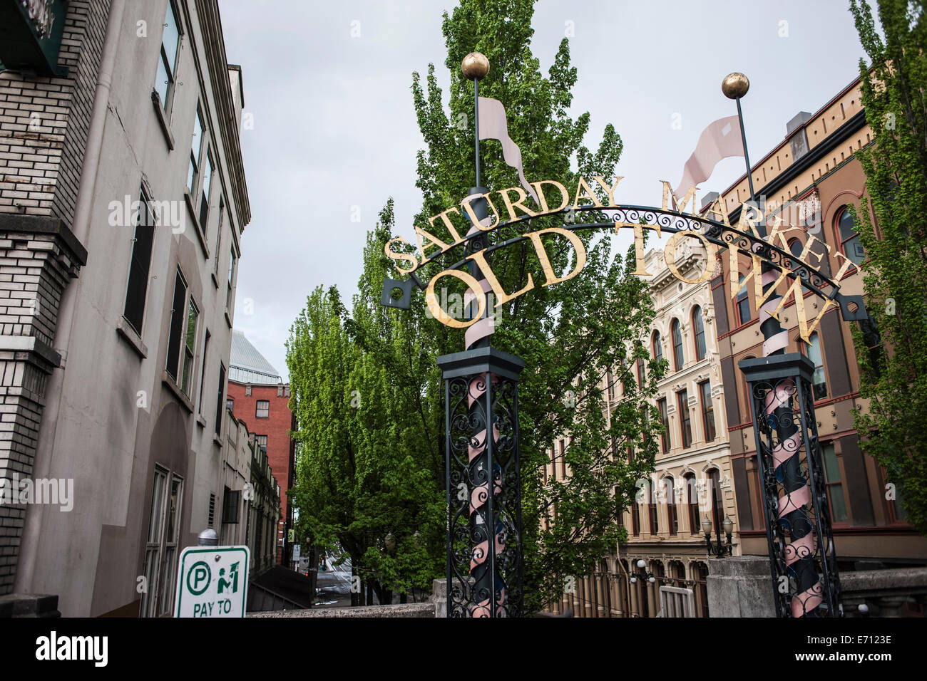 Blechschild für Samstag Markt Altstadt, Portland, Oregon, Vereinigte Staaten Stockfoto