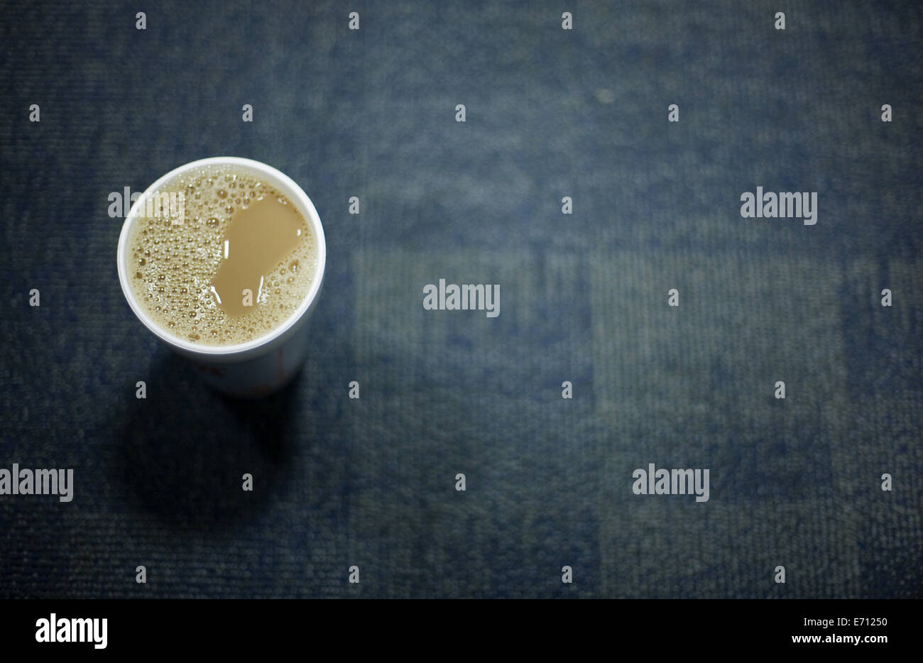 Draufsicht auf volle Tasse Kaffee Stockfoto