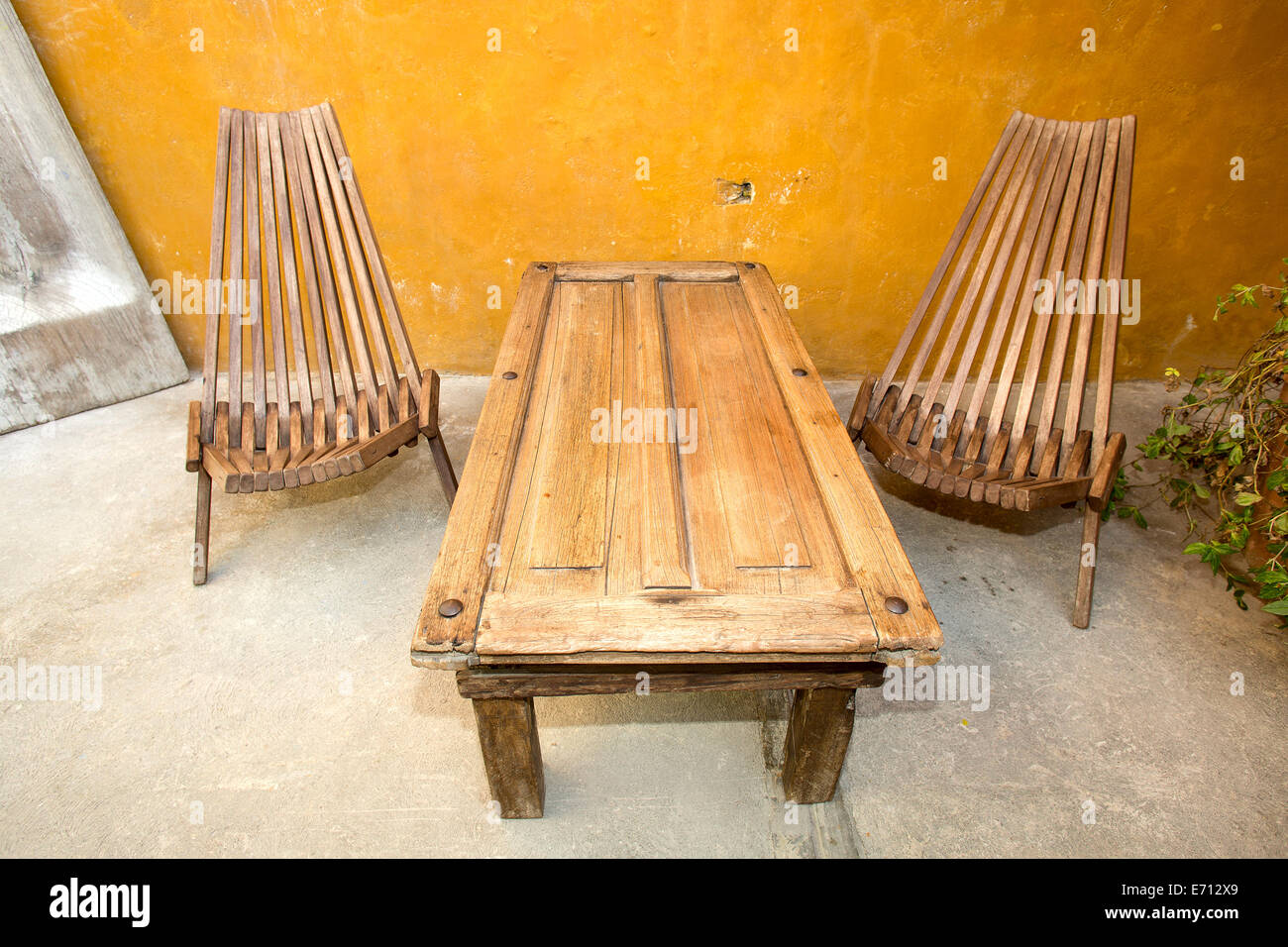 Möbel aus Altholz Stockfoto