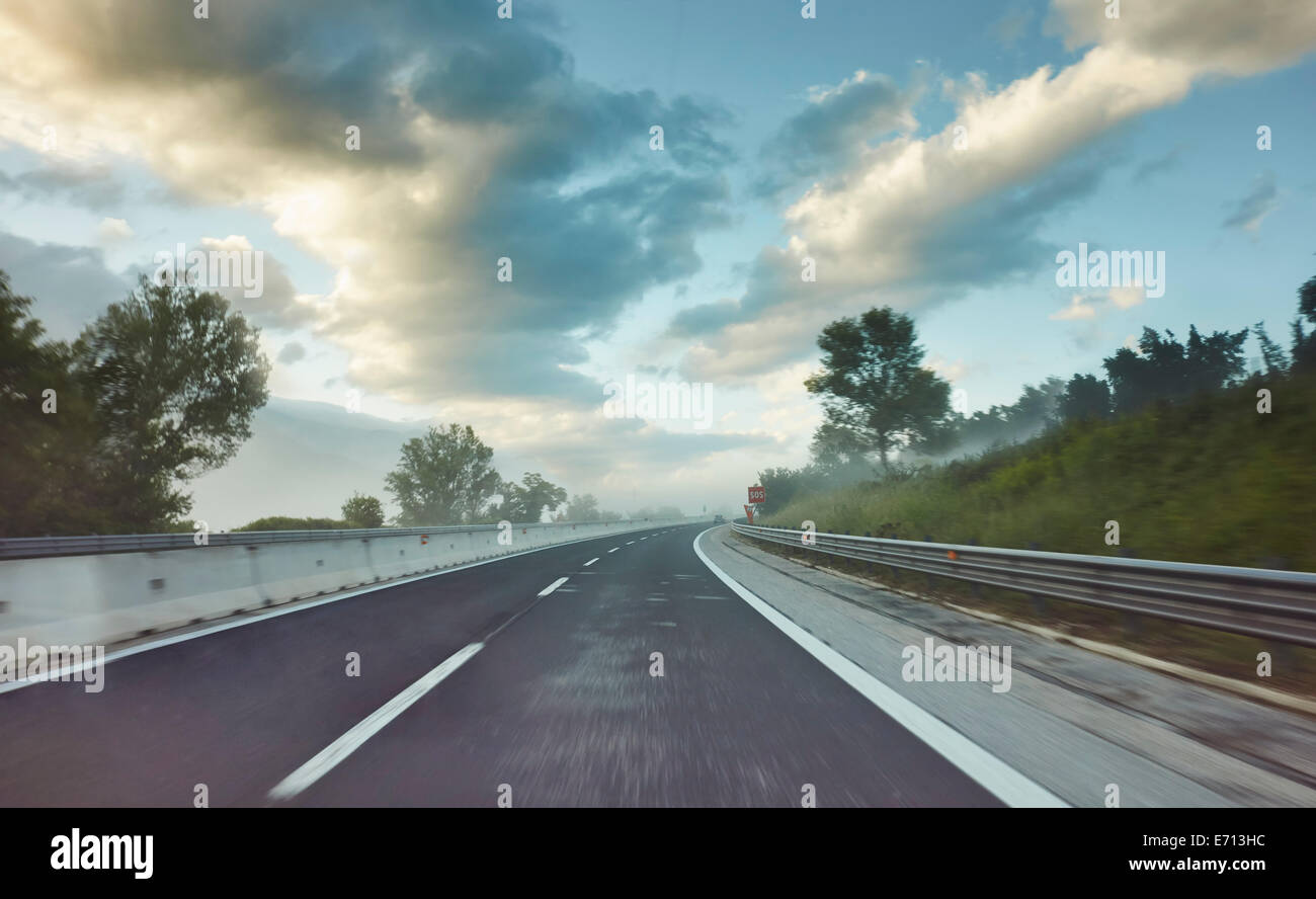 Blick auf Autobahn E80 Morgen, Pescara, Abruzzo, Italien Stockfoto