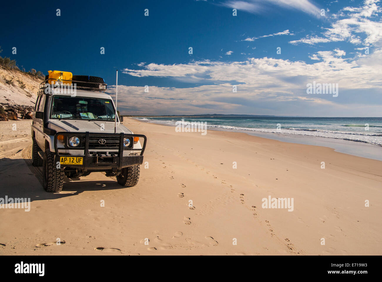 RAINBOW BEACH, QUEENSLAND, AUSTRALIEN, WIDE BAY BURNETT REGION ÖSTLICH VON GYMPIE, SAND, MEER, HIMMEL, BLAU Stockfoto