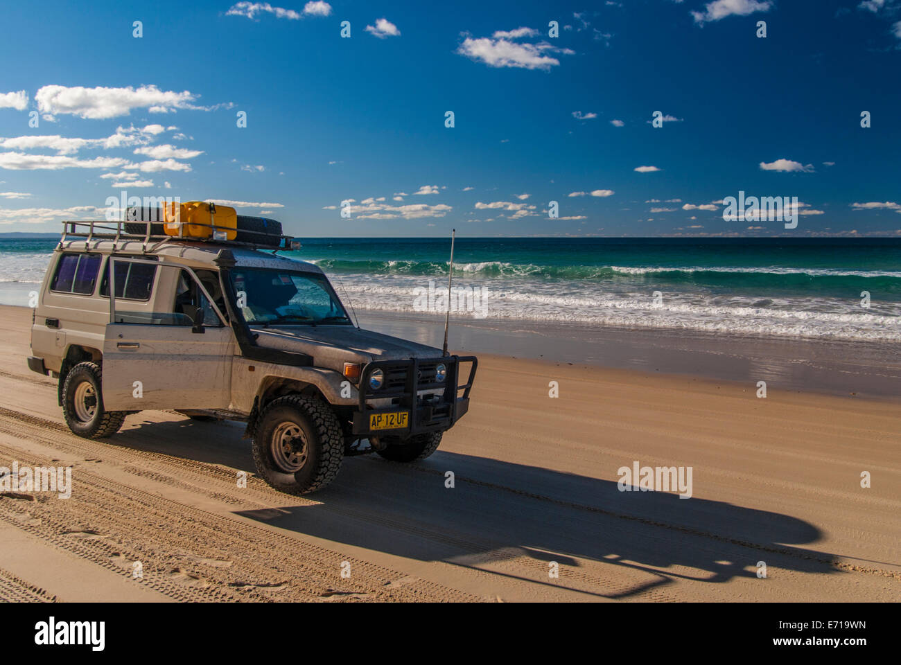 RAINBOW BEACH, QUEENSLAND, AUSTRALIEN, WIDE BAY BURNETT REGION ÖSTLICH VON GYMPIE, SAND, MEER, HIMMEL, BLAU Stockfoto