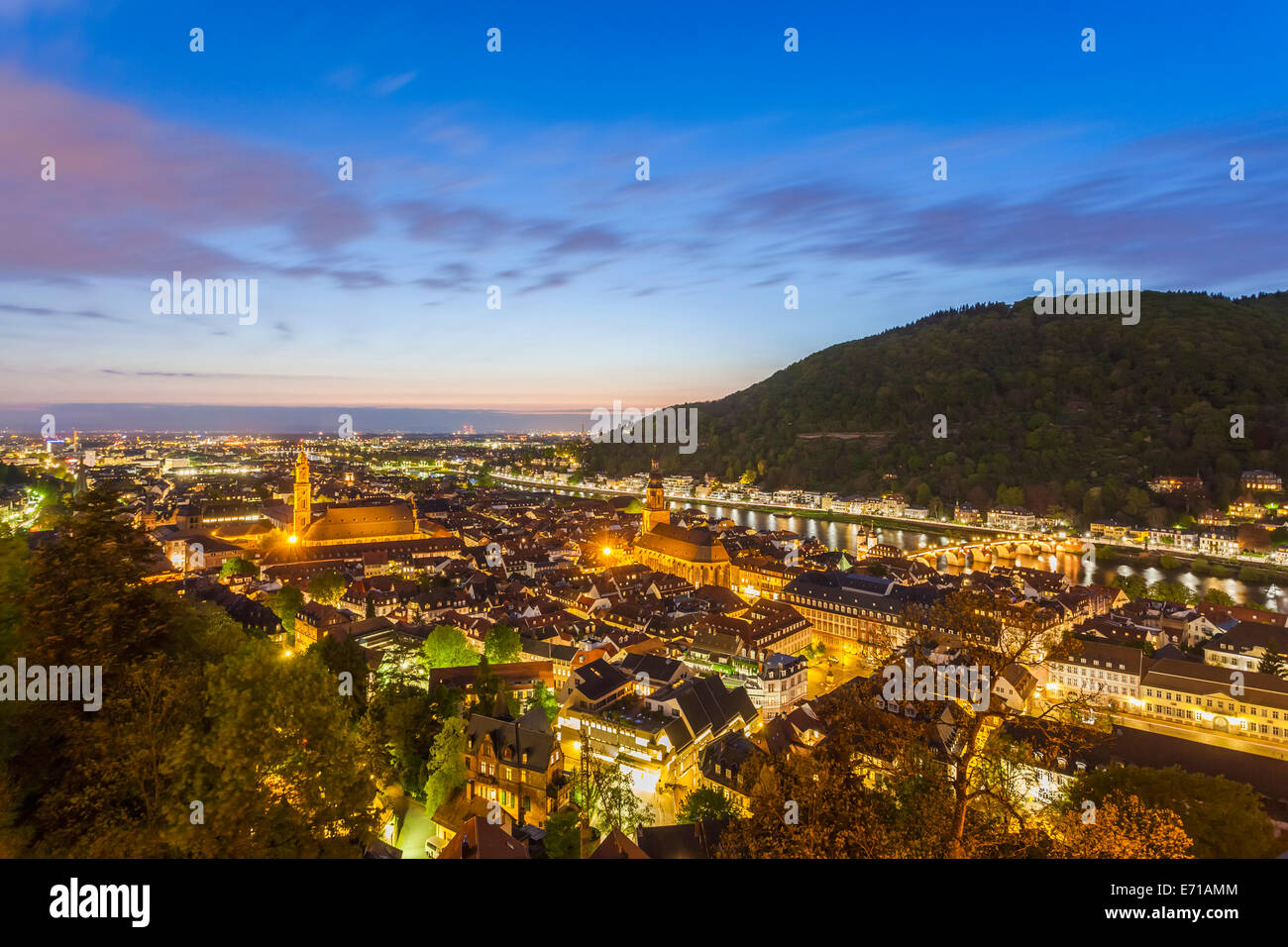 Deutschland, Baden-Württemberg, Heidelberg, Blick auf Altstadt, Blick auf die Stadt am Abend Stockfoto