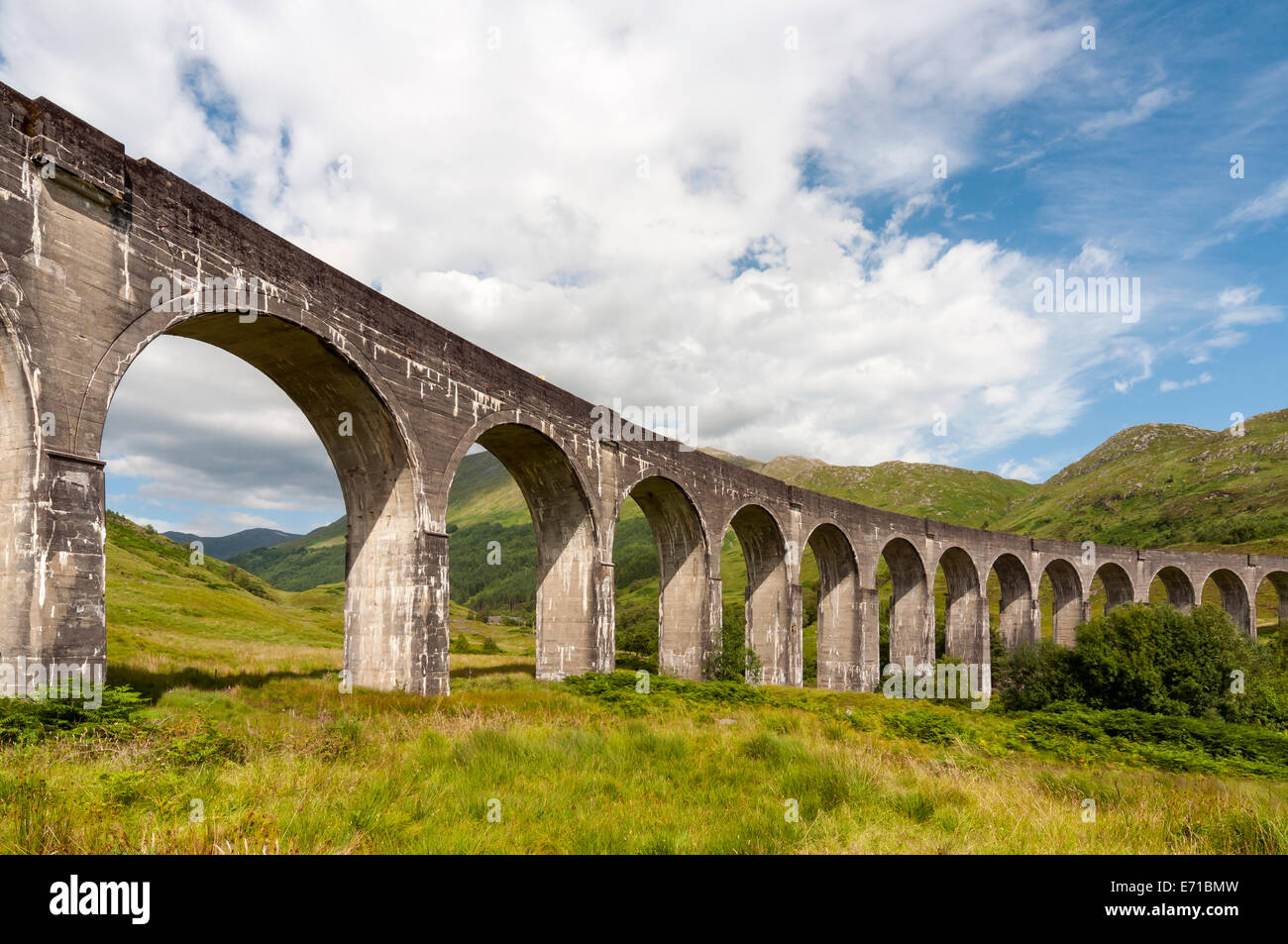 Glenfinnan-Viadukt, gewölbten Eisenbahnbrücke auf West Highland Line in Lochaber, Schottland Stockfoto