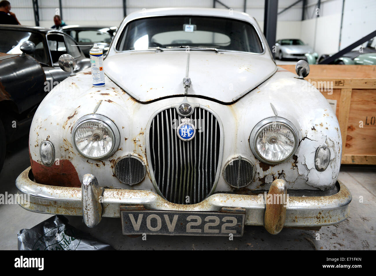 Oldtimer Jaguar Oldtimer warten in klassischen Motor Cars Uk restauriert werden Stockfoto