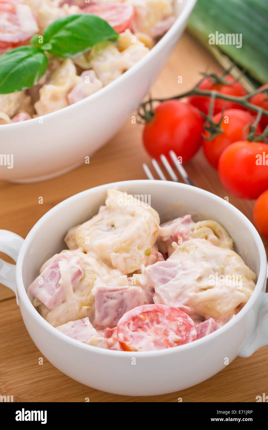Tortellini-Salat Stockfoto