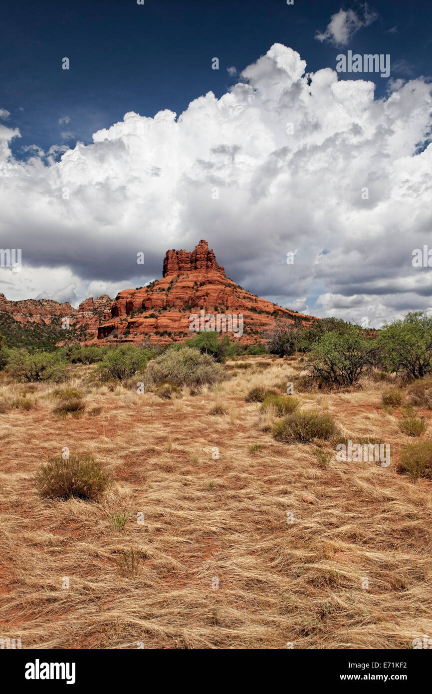 Bell Rock ist eine beliebte Touristenattraktion nördlich der Ortschaft Oak Creek, Arizona südlich von Sedona im Yavapai County. Stockfoto