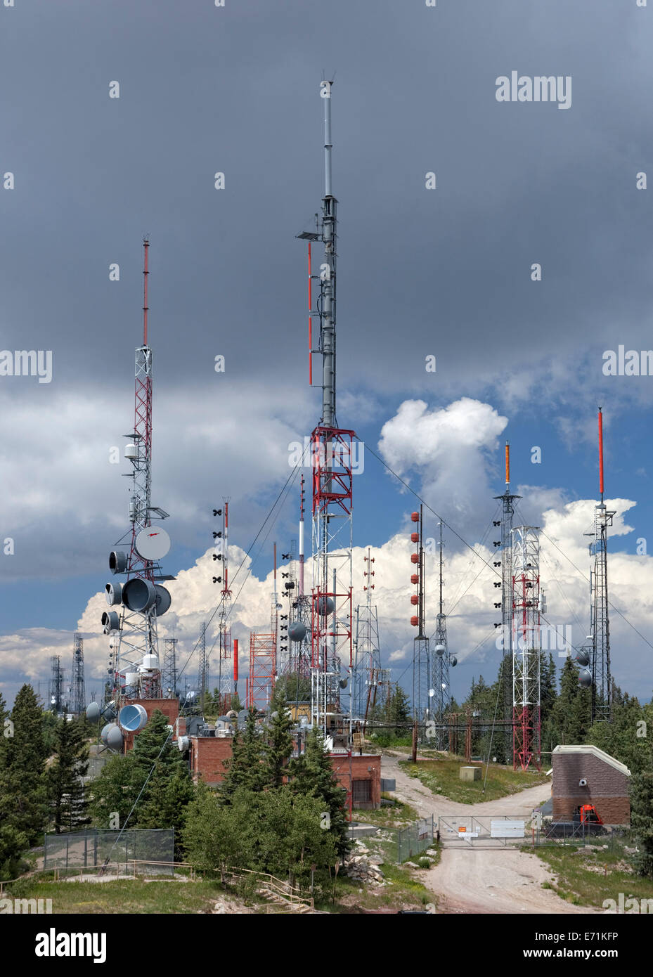 Kommunikation-Türme und Antennen auf Sandia Kamm, Albuquerque, NM Stockfoto