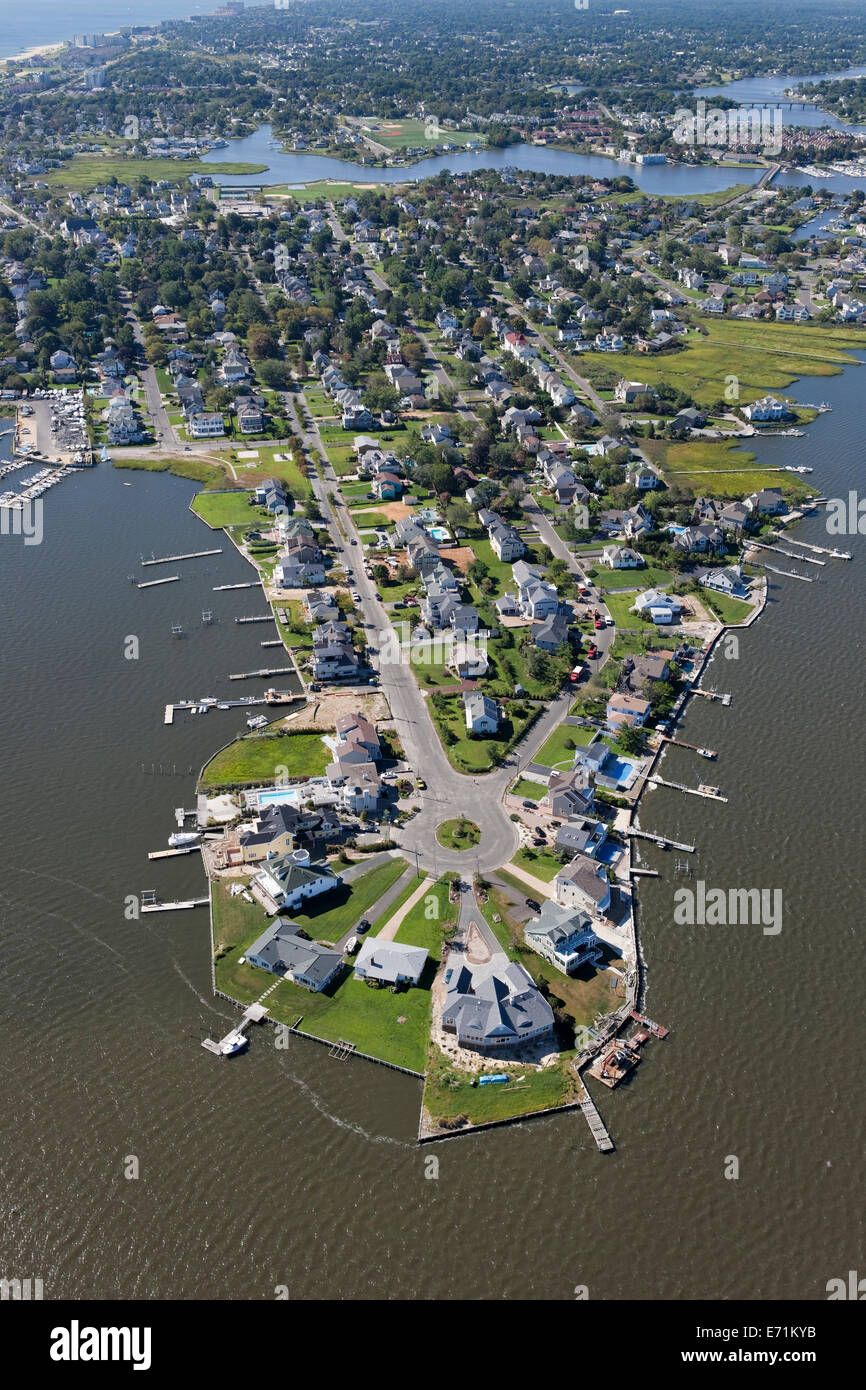 Million-Dollar-Häuser am Fluss Shrewsbury, Monmouth Beach, NJ (an der Küste) Stockfoto