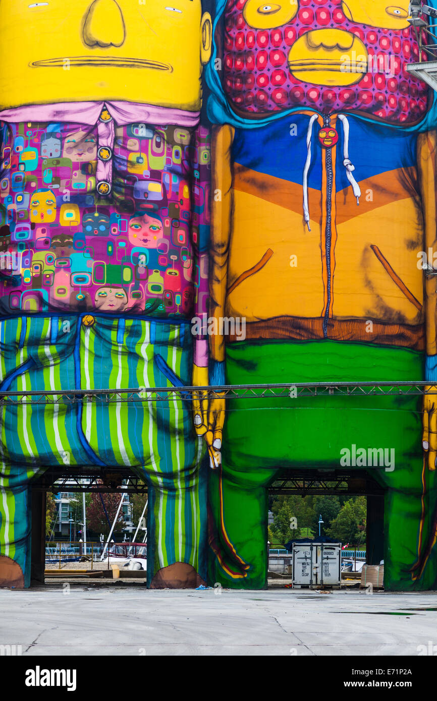 Industrielle Betonsilos lackiert mit Zeichentrickfiguren, Granville Island, Vancouver, Kanada Stockfoto