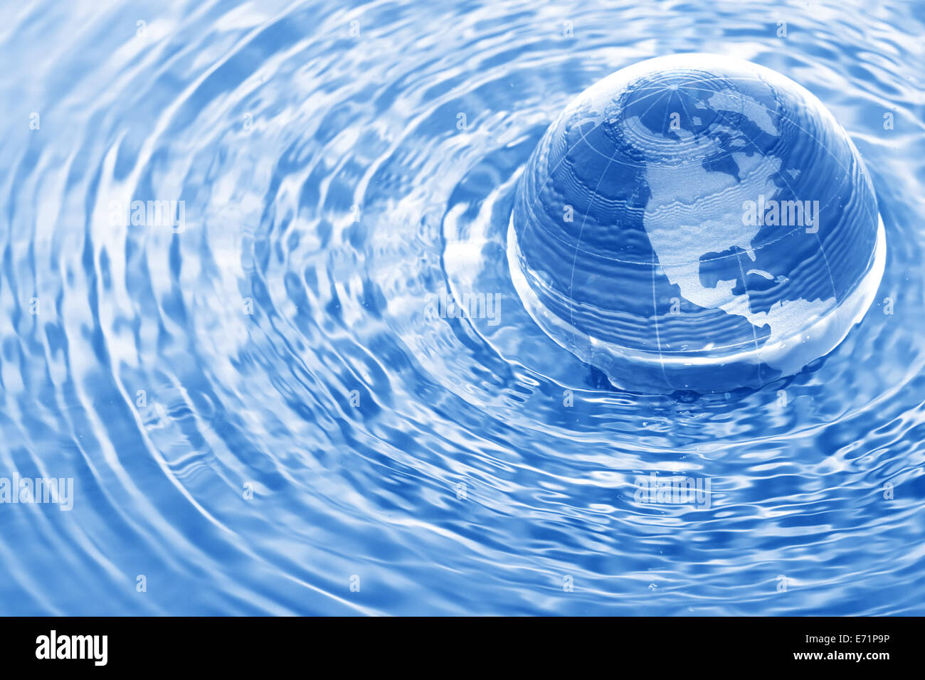 Erde im Wasser Stockfoto