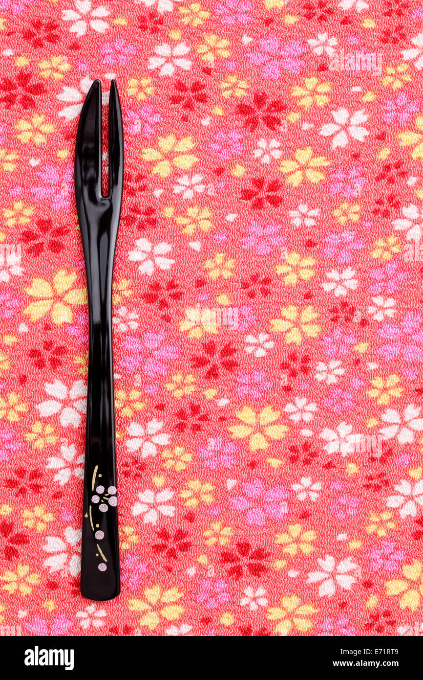Lack-Ware-Gabel mit japanischen Stil auf weißem Hintergrund Stockfoto