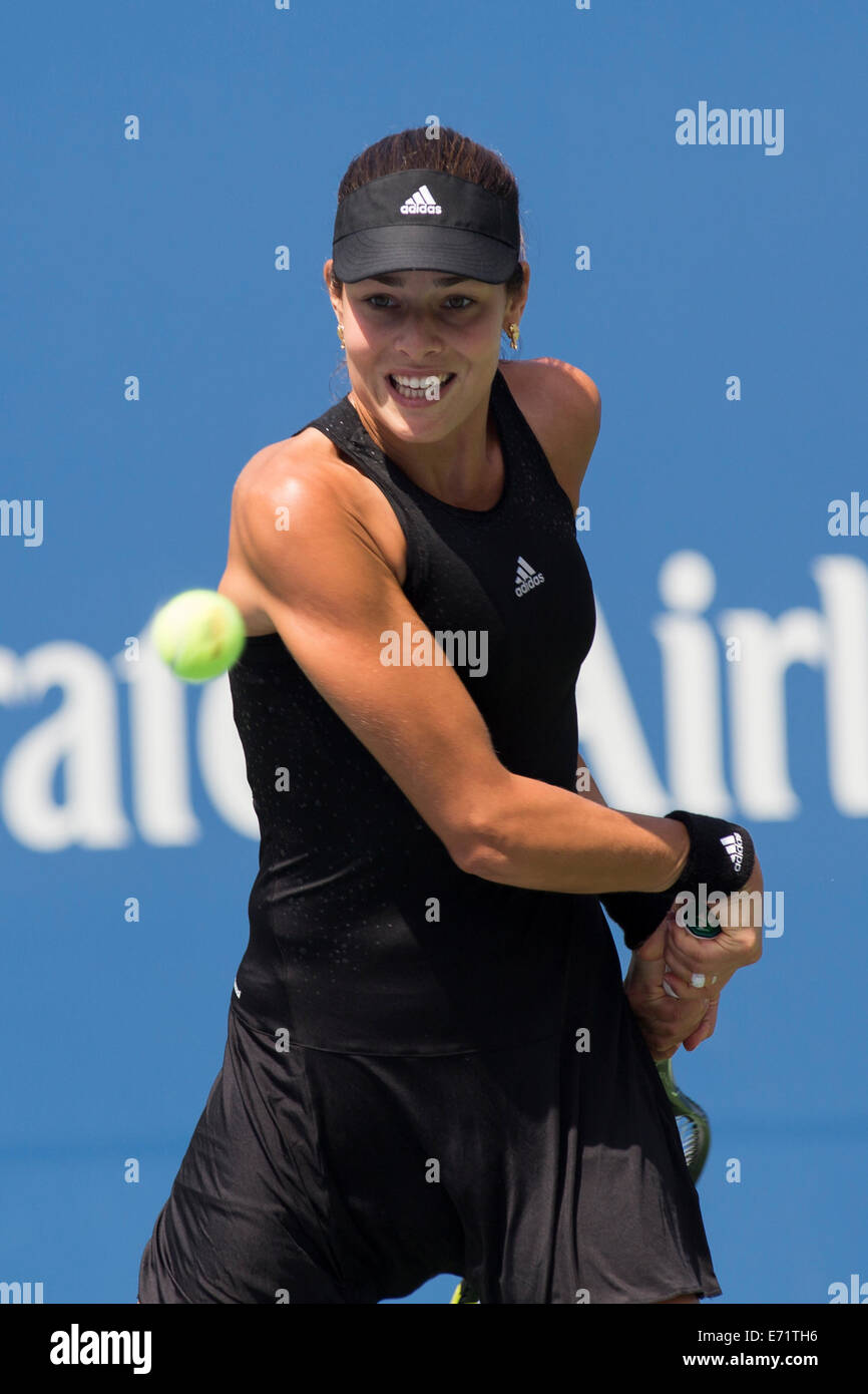 Ana Ivanovic (SRB) in ersten Runde Aktion während der 2. Tag der US Open Tennis Championships. © Paul J. Sutton/PCN Stockfoto