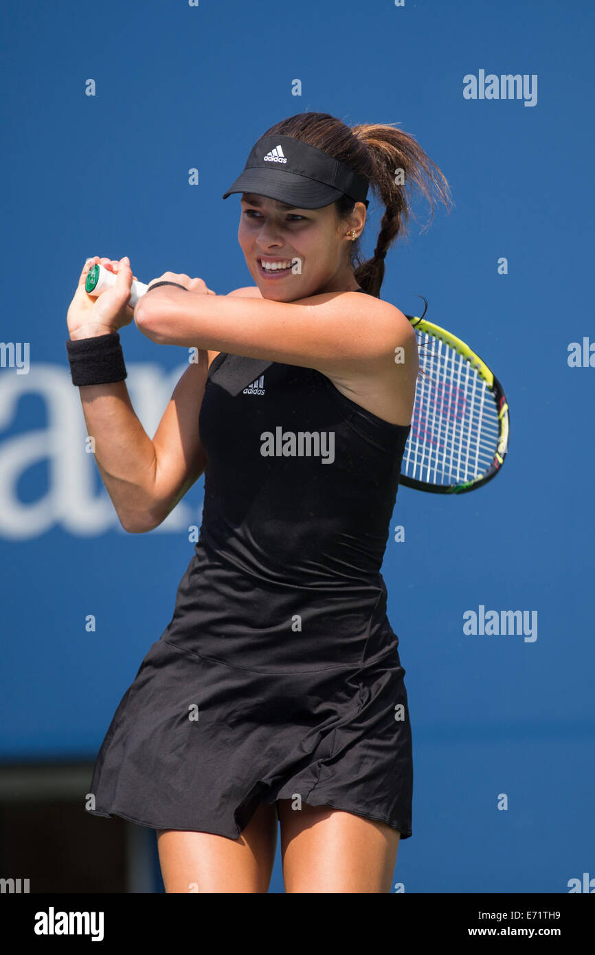 Ana Ivanovic (SRB) in ersten Runde Aktion während der 2. Tag der US Open Tennis Championships. © Paul J. Sutton/PCN Stockfoto