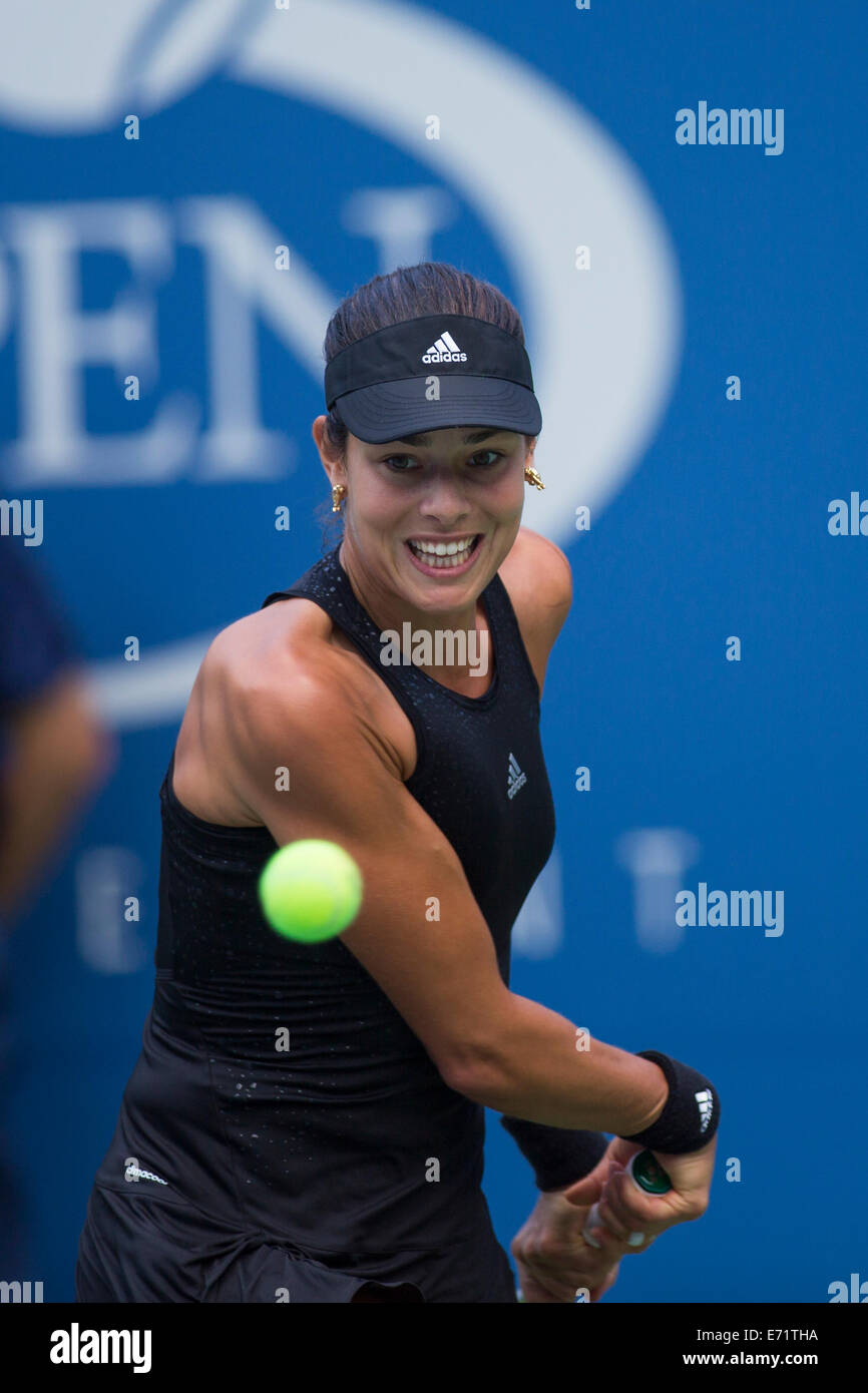 Ana Ivanovic (SRB) in ersten Runde Aktion während der 2. Tag der US Open Tennis Championships. © Paul J. Sutton/PCN Stockfoto