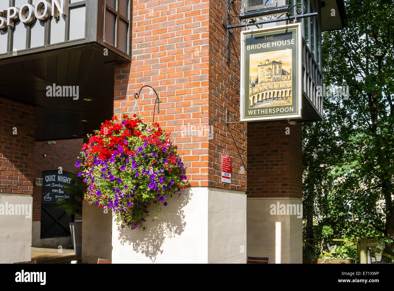 Gasthaus The Bridge House Inn in Chippenham UK Stockfoto