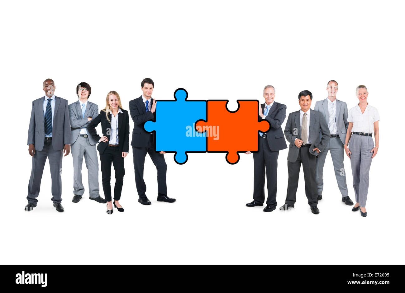 Gruppe von multiethnischen Geschäftsleute verbinden Jigsaw Puzzle Stockfoto