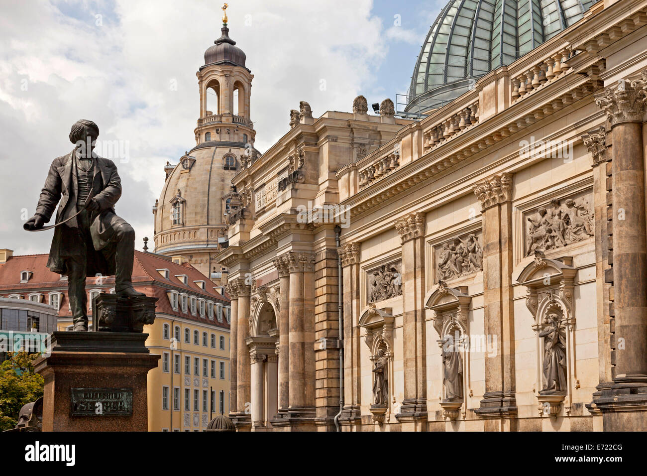 Gottfried Semper-Denkmal und der Akademie der bildenden Künste in Dresden, Sachsen, Deutschland, Europa Stockfoto