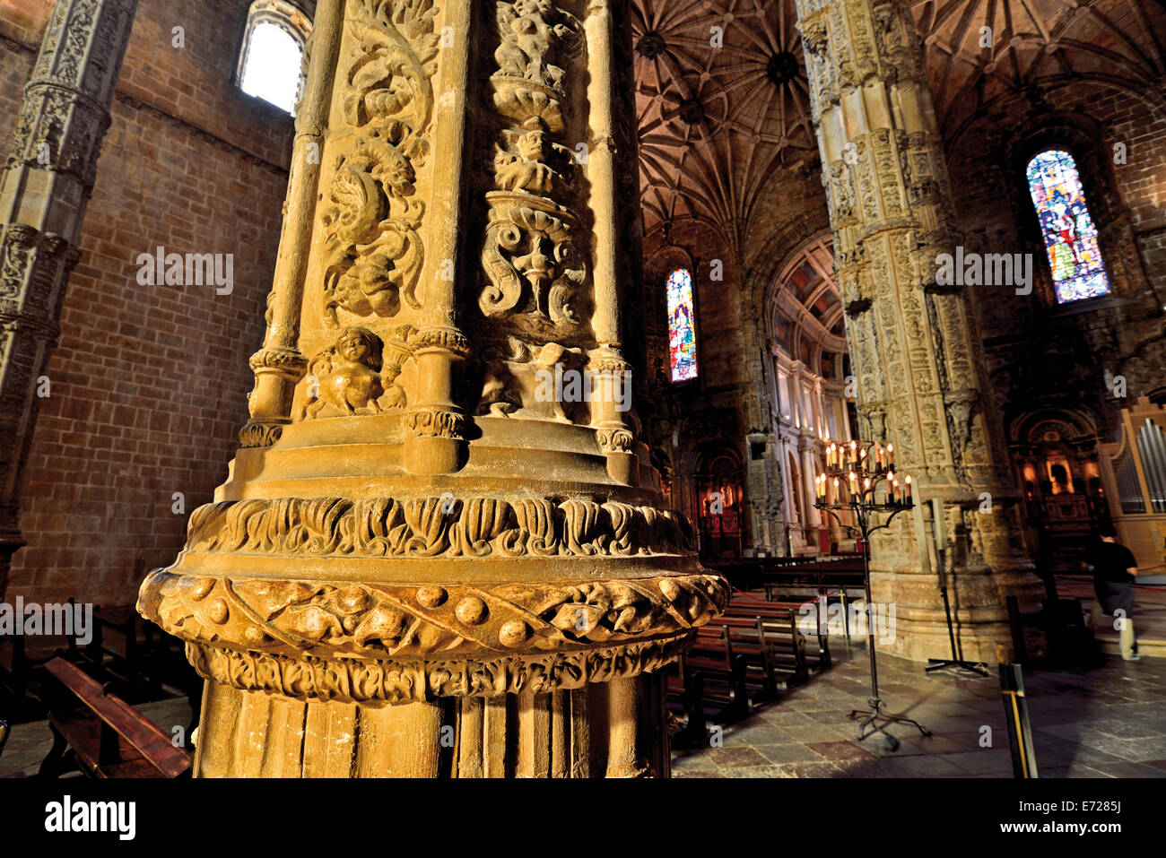 Portugal, Lissabon: Verzierte Säule in der Kirche Santa Maria della Hieronymus´s-Kloster in Belém Stockfoto