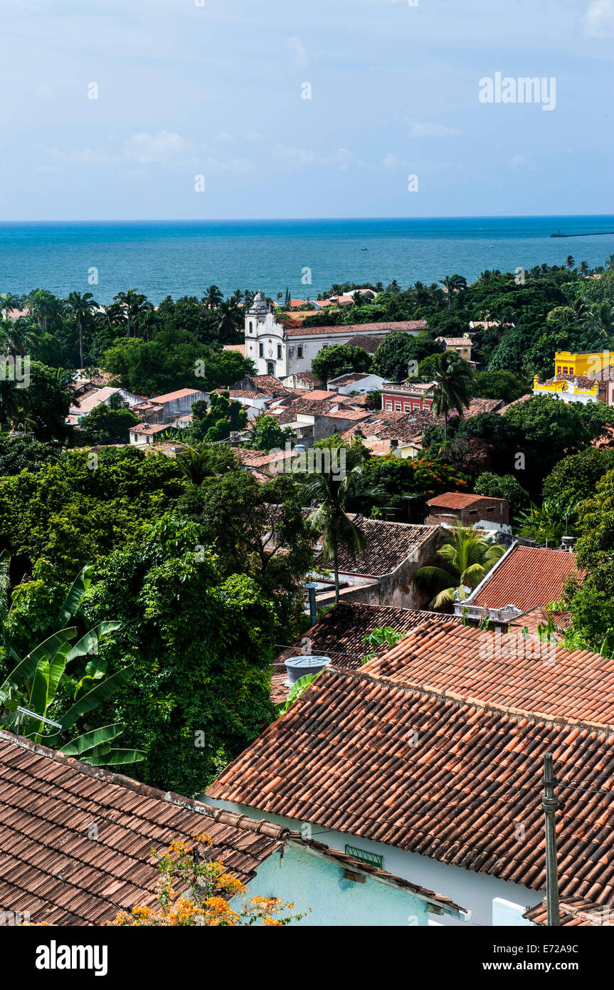 Mit Blick auf die koloniale Stadt Olinda, UNESCO-Weltkulturerbe, Pernambuco, Brasilien Stockfoto