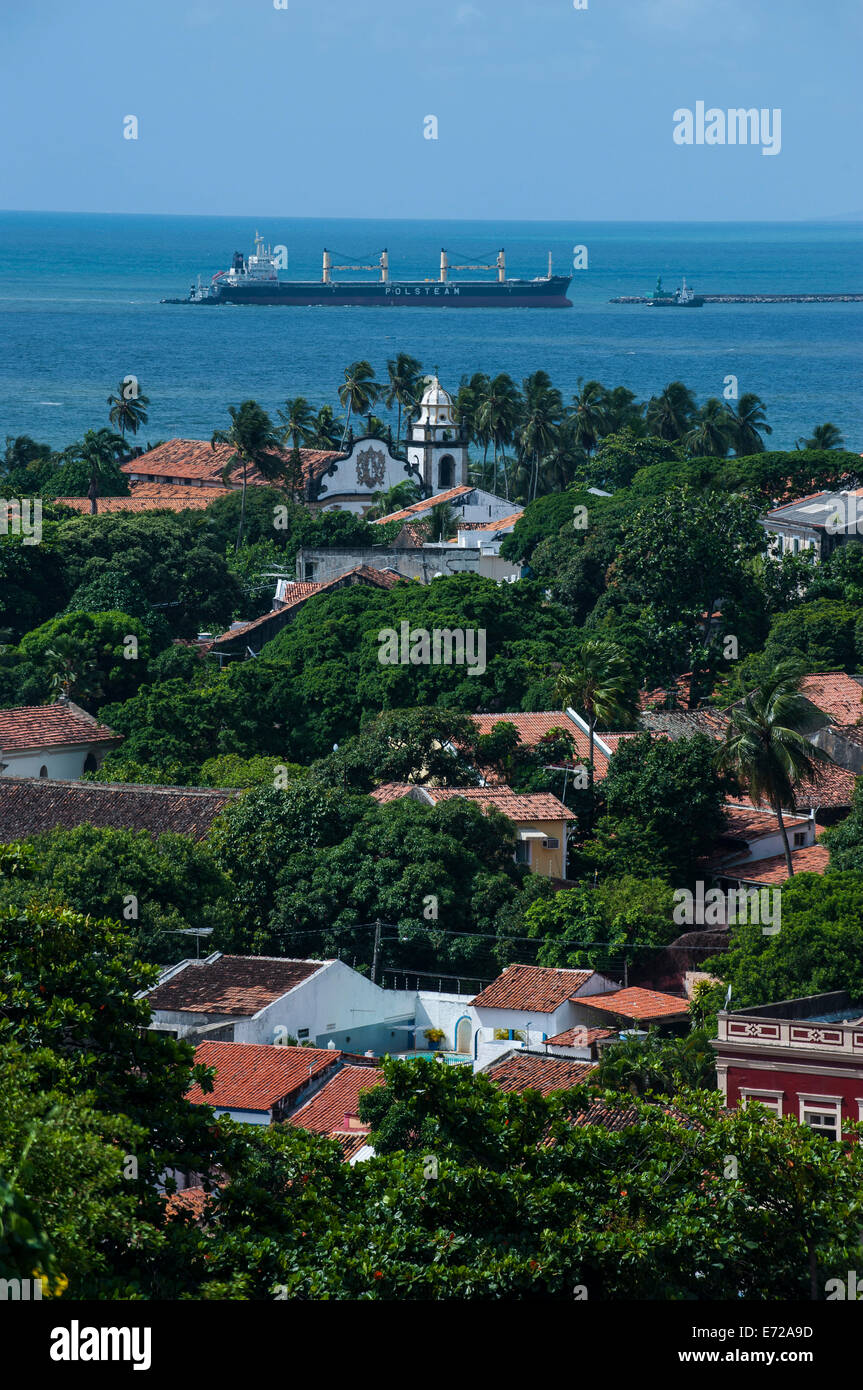 Mit Blick auf die koloniale Stadt Olinda, UNESCO-Weltkulturerbe, Pernambuco, Brasilien Stockfoto