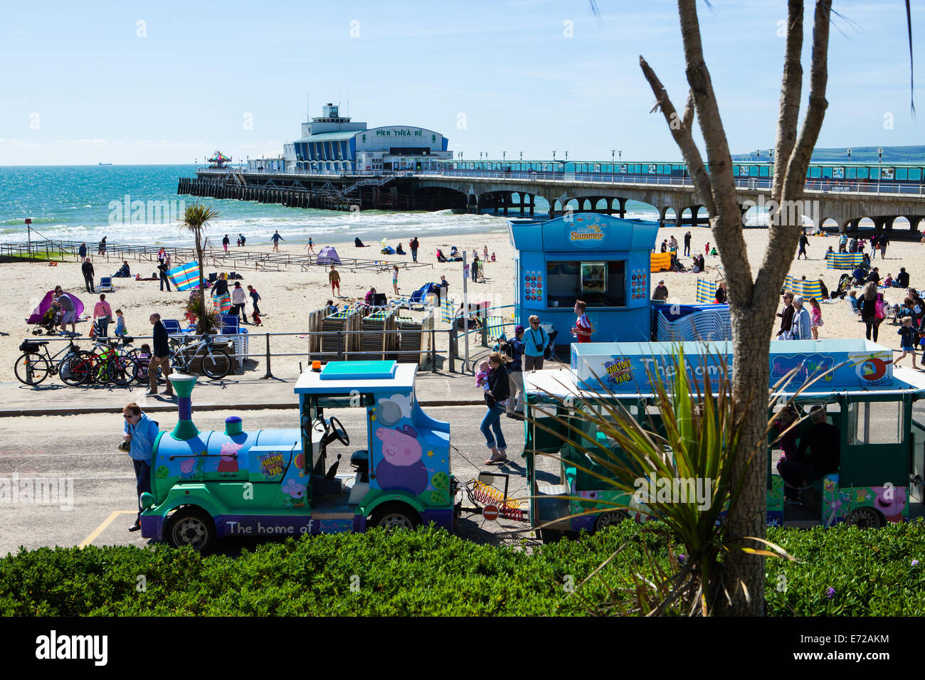 Wally Trolley und Bournemouth Pier Stockfoto