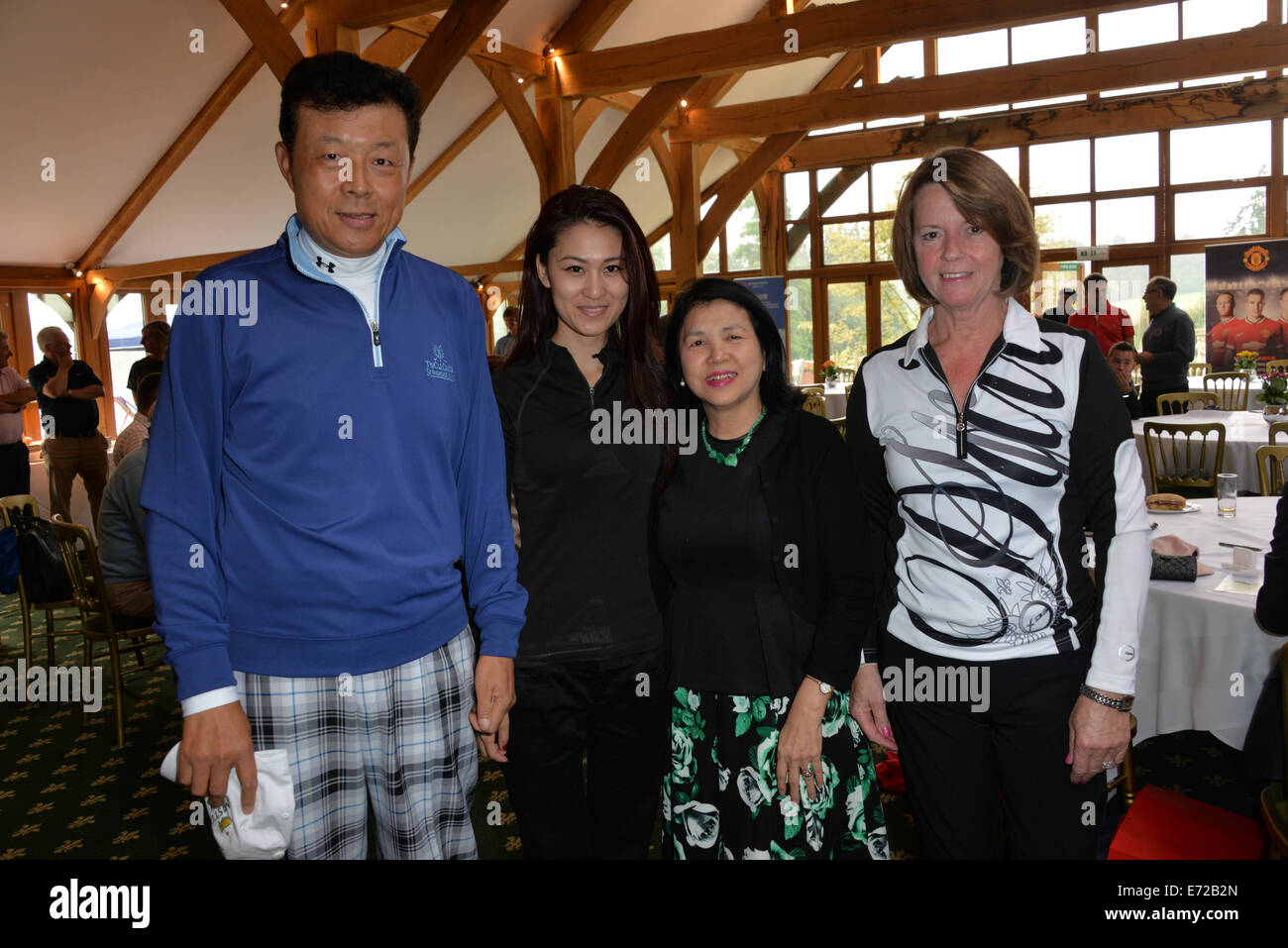 London, UK. 4. September 2014. Der chinesische Botschafter in Großbritannien, seine Exzellenz Liu Xiaoming, Reene Li, Mei Sim Lai und KPMG Partner besucht die Sino-British Golf 9.Tag im Brocket Hall Golf Club, England. Bildnachweis: Siehe Li/Alamy Live News Stockfoto