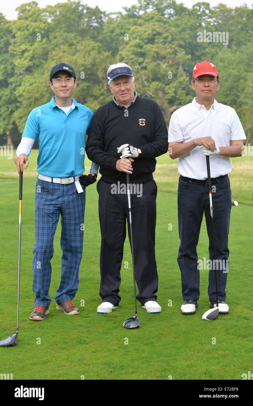 London, UK. 4. September 2014. Teilnehmer ein Wettbewerbs der 9. Sino-British Golf Day Charity im Brocket Hall Golf Club in England zu spielen. Bildnachweis: Siehe Li/Alamy Live News Stockfoto