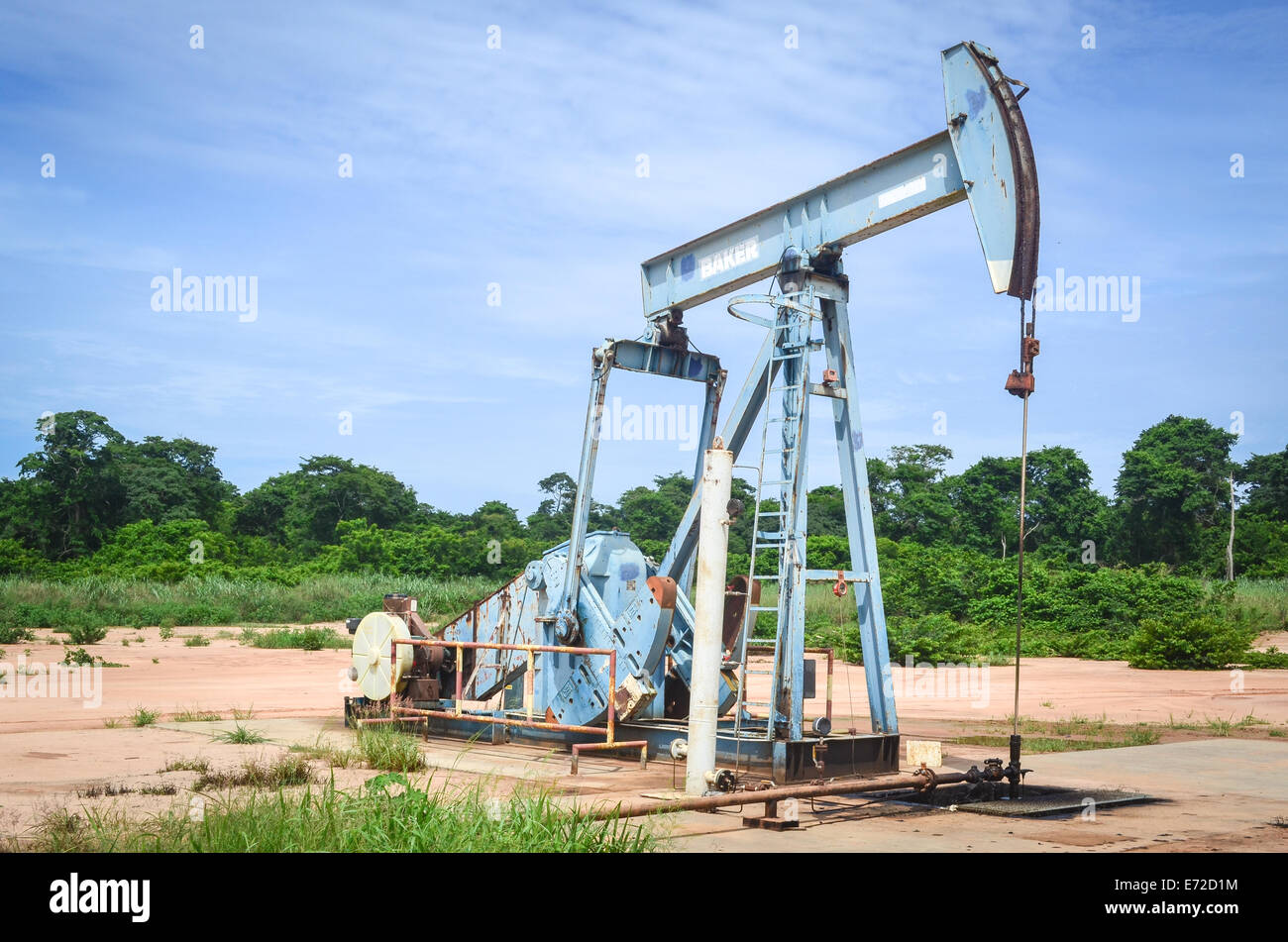 Onshore-Ölquelle (Bohrschwengels) in Angola (Soyo Provinz) Stockfoto