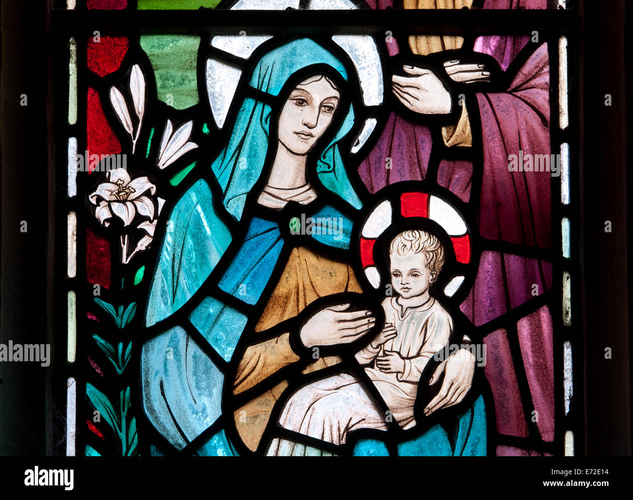 Maria und Kind Jesus Glasmalerei, St. Marien Kirche, Salford, Oxfordshire, England, UK Stockfoto