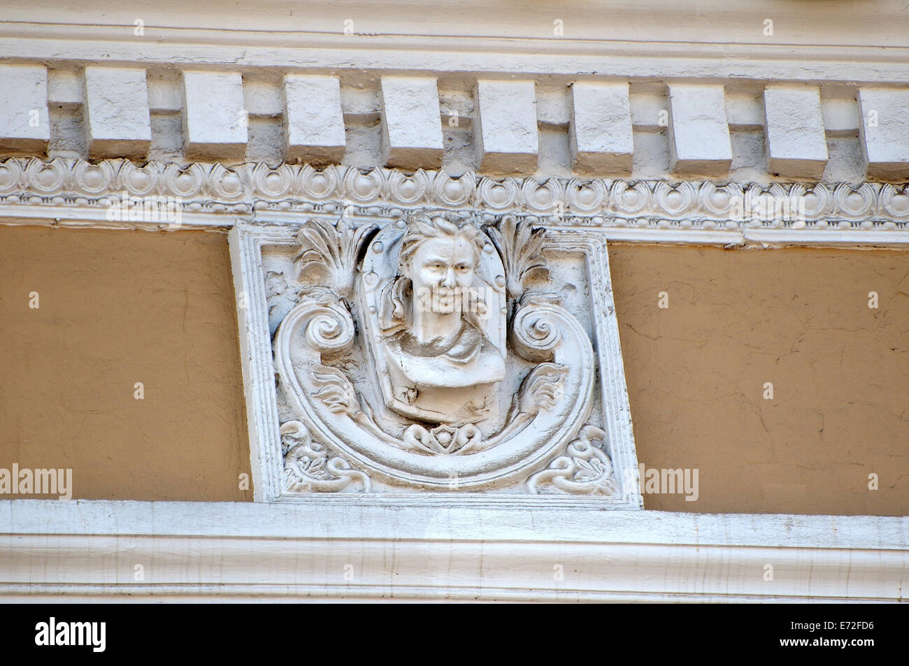 Zoya Kosmodemyanskaya Barilef Fliese überdacht Gebäude im historischen Zentrum der Stadt... Irkutsk, Sibirien, Russland Stockfoto