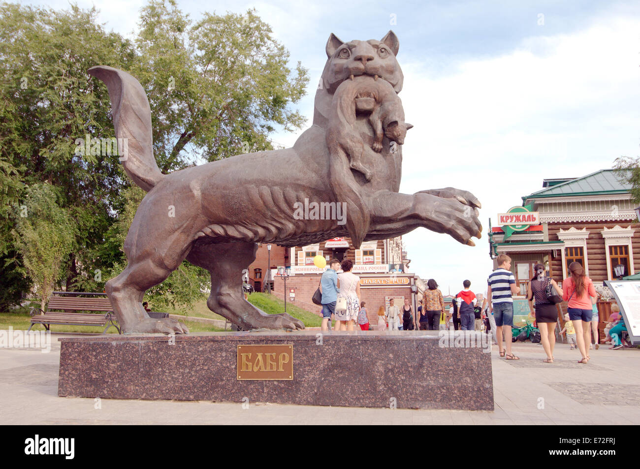 Babr (Amur Tige) Bronze-Denkmal, Wahrzeichen der Stadt Irkutsk, Sibirien, Russland Stockfoto