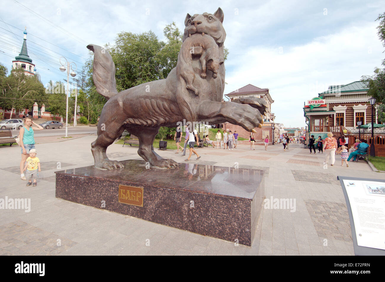 Babr (Amur Tige) Bronze-Denkmal, Wahrzeichen der Stadt Irkutsk, Sibirien, Russland Stockfoto