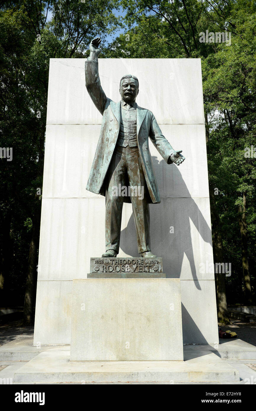 Washington, DC, USA. 2. Sep, 2014. 20140902: eine Statue von 26. Präsident Theodore Roosevelt wird bei Theodore Roosevelt Memorial auf Roosevelt Island am Potomac River, zwischen Virginia und Washington gesehen. © Chuck Myers/ZUMA Draht/Alamy Live-Nachrichten Stockfoto