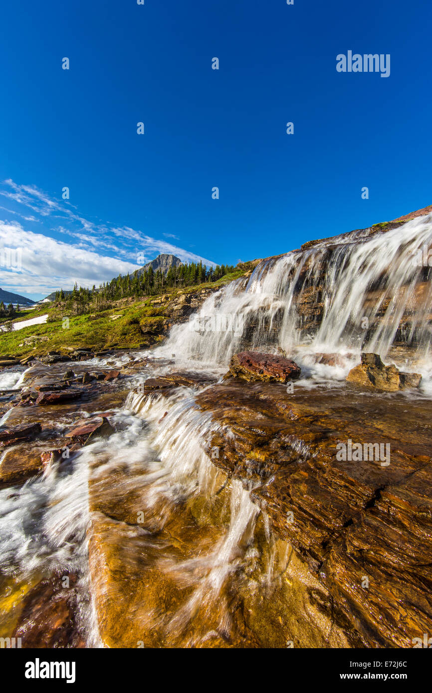 Wasserfälle am Logan Pass im Glacier National Park, Montana, USA. Stockfoto