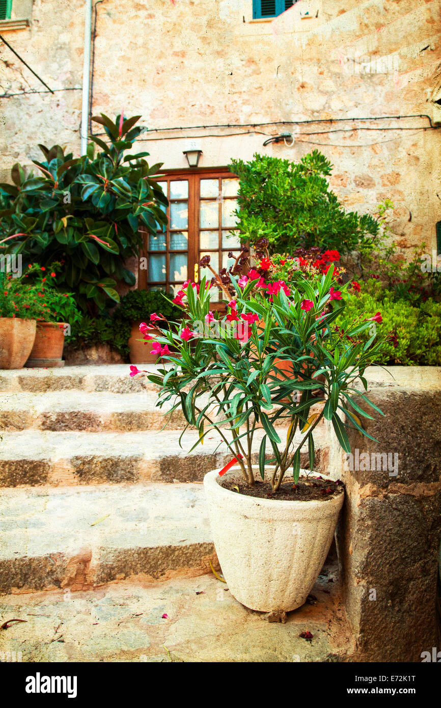 Vintage Foto des traditionellen Hauses in mediterranen Dorfes Valldemossa Mallorca, Spanien Stockfoto