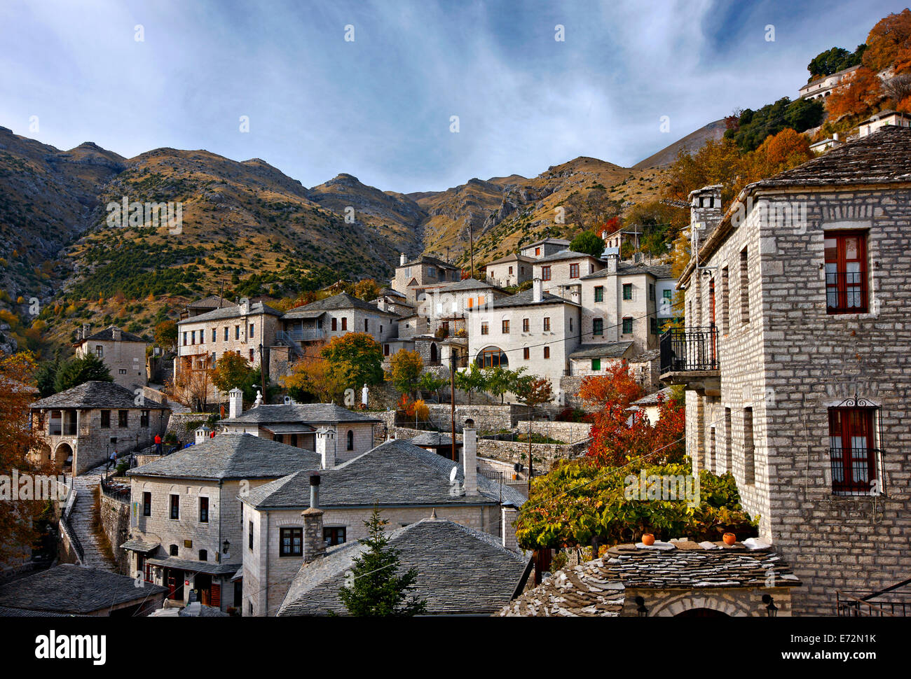 Syrrako Dorf, einer der schönsten griechischen Bergdörfern auf Tzoumerka Berge, Ioannina, Epirus, Griechenland Stockfoto