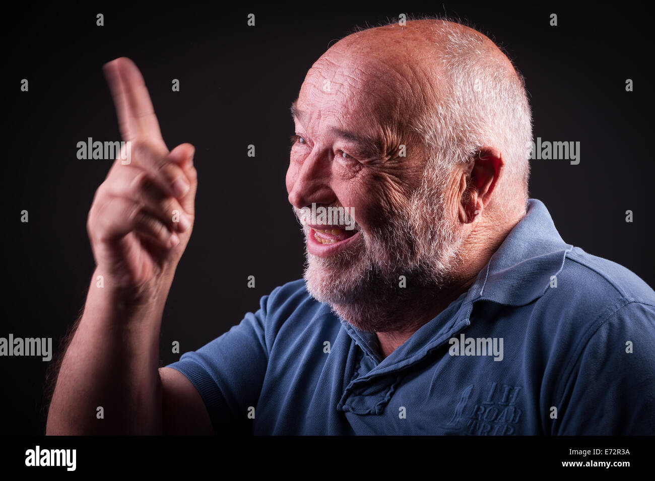 Alter Mann seine Hand winken Stockfoto