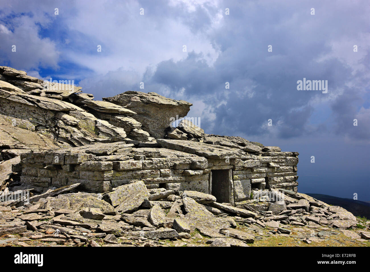 Die "Drakospito" ("Dragonhouse") des Ochi) Berg, das eindrucksvollste unter den 23 "Drachenhaus" von Süd-Euböa, Griechenland Stockfoto